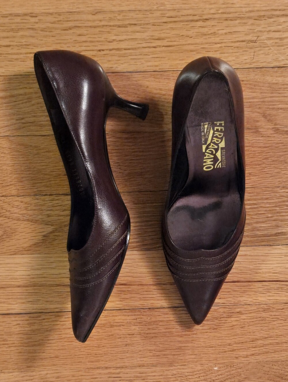 SALVATORE FERRAGAMO Vintage Pumps Shoes Grainy Brown Leather Kitten Heel Sz 7.5
